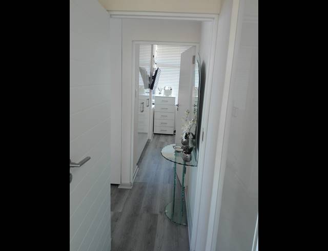 2 BEDROOM APARTMENT FOR SALE IN UMHLANGA RIDGE
